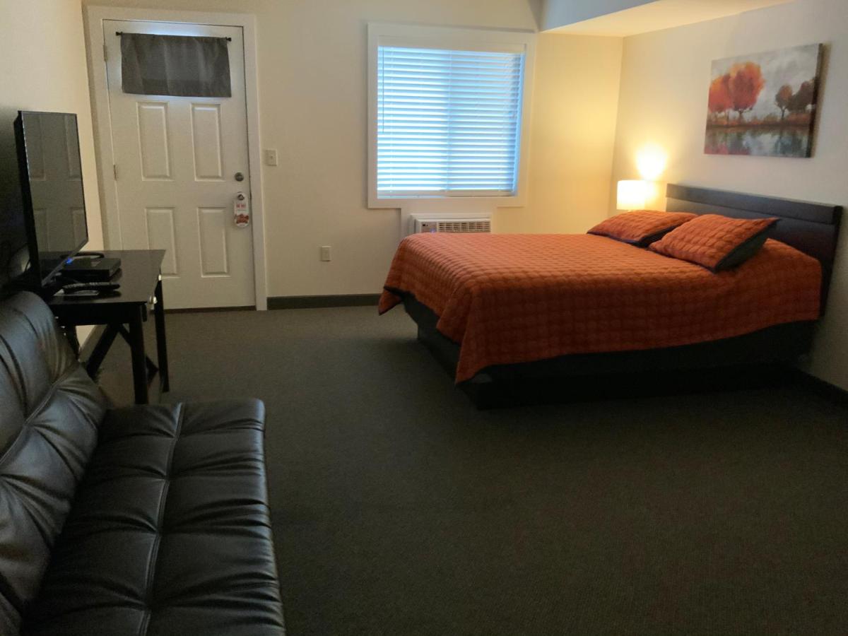 Deluxe Queen Studio at Rockerville Lodge & Cabins