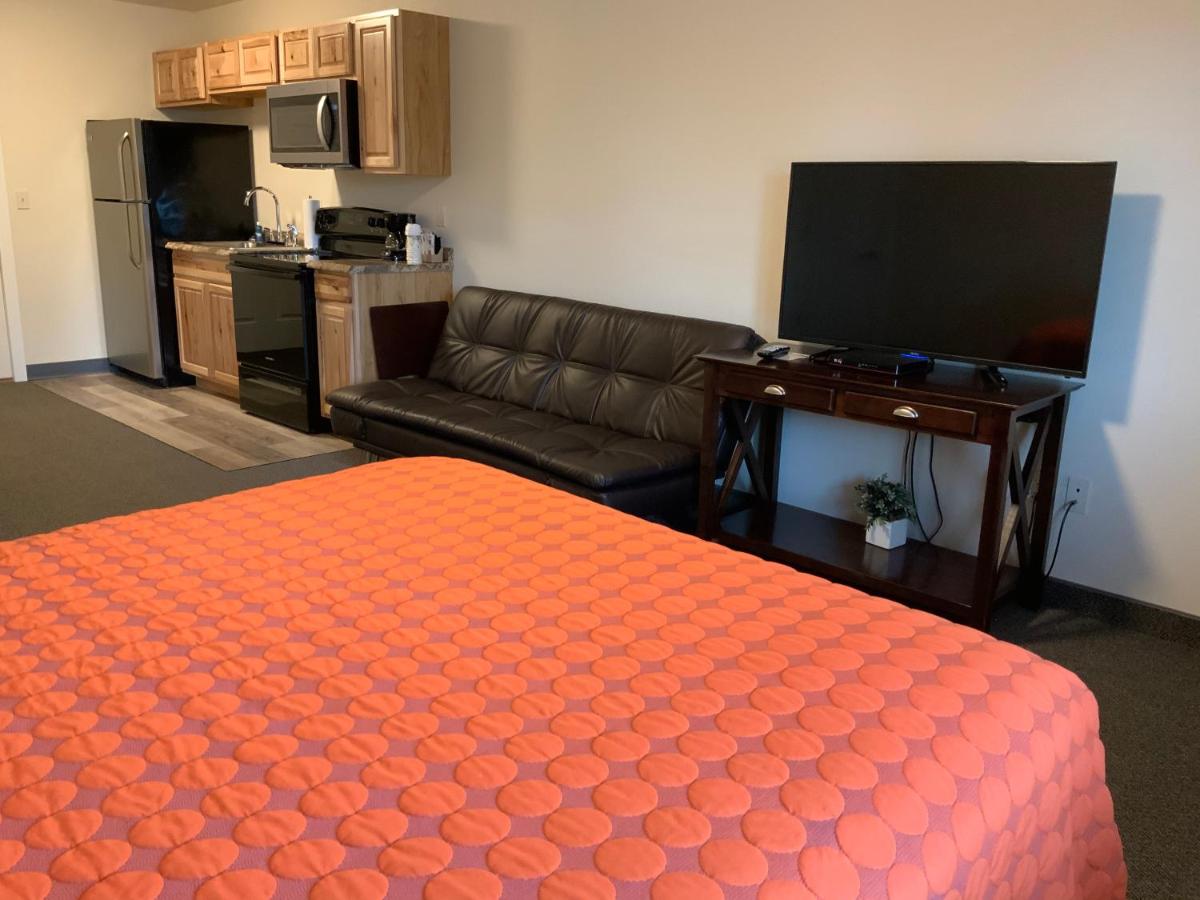 Deluxe Queen Studio at Rockerville Lodge & Cabins