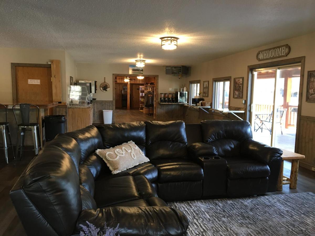  | Rockerville Lodge & Cabins