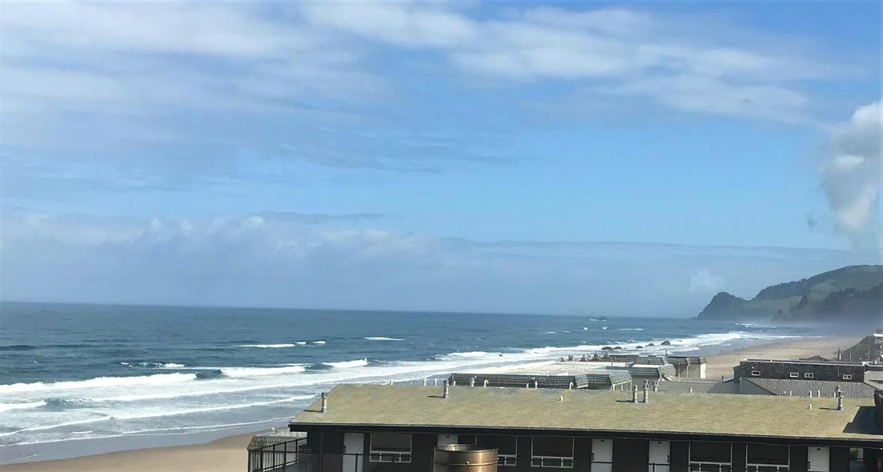 Partial Oceanview, Jetted Tub, Fireplace, Accessible (Tidal Suite) at Starfish Manor Oceanfront Hotel