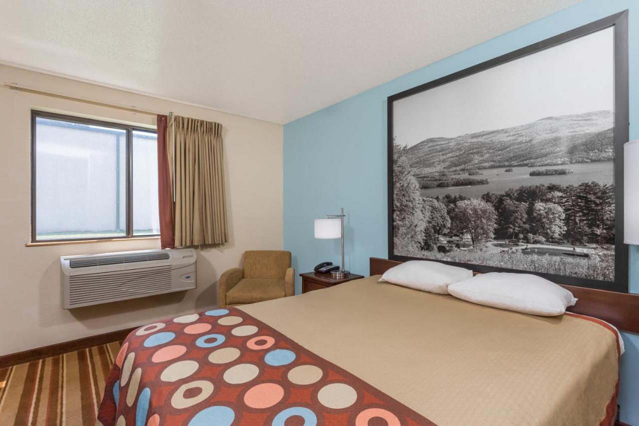 | Super 8 by Wyndham Danville VA