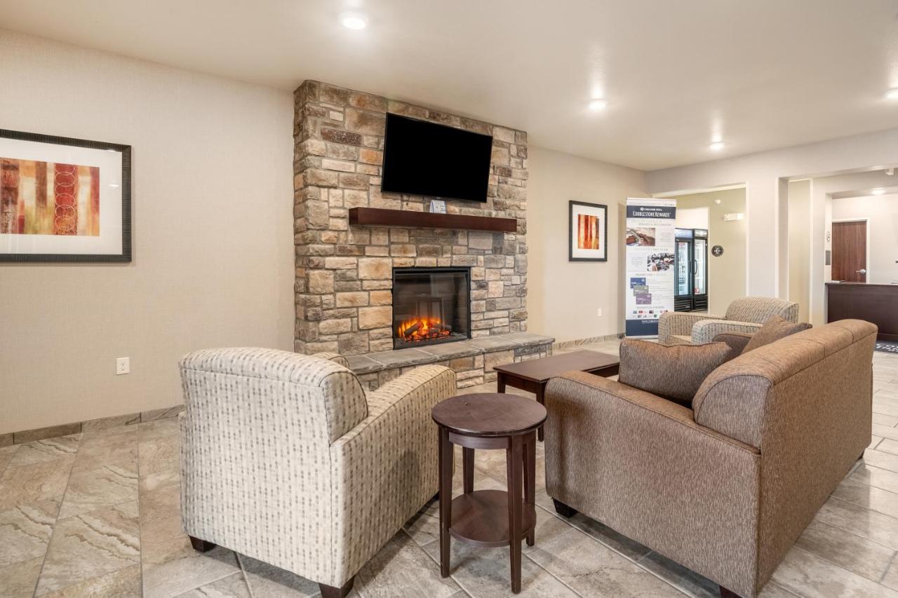 | Cobblestone Hotel & Suites - Newport