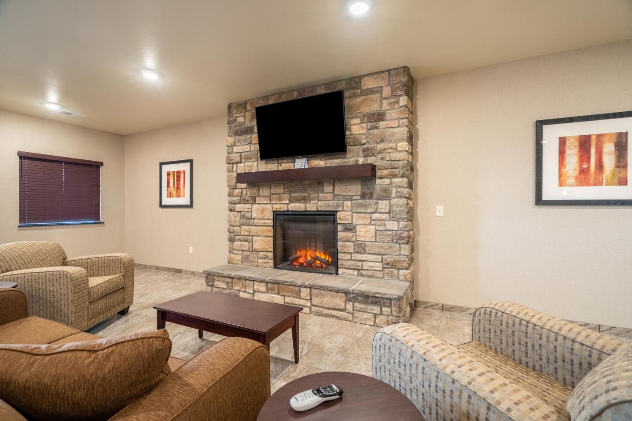 | Cobblestone Hotel & Suites - Newport