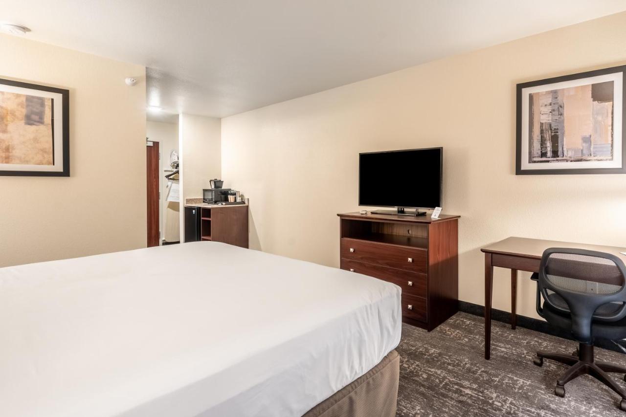 | Cobblestone Hotel & Suites - Newport
