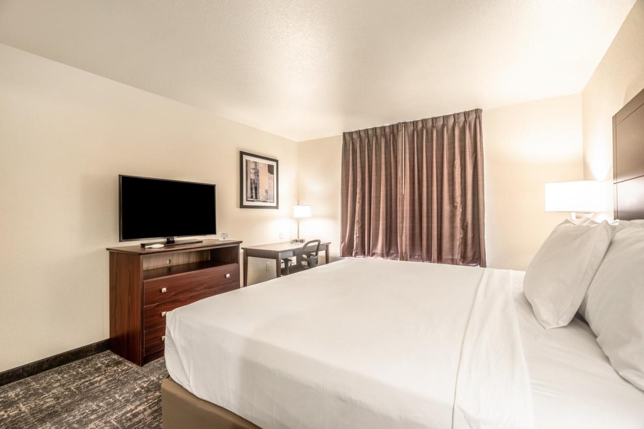 | Cobblestone Hotel & Suites - Newport