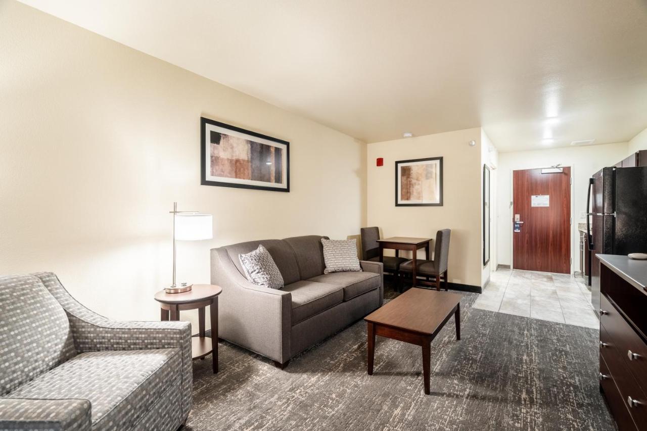 | Cobblestone Hotel & Suites - Newport