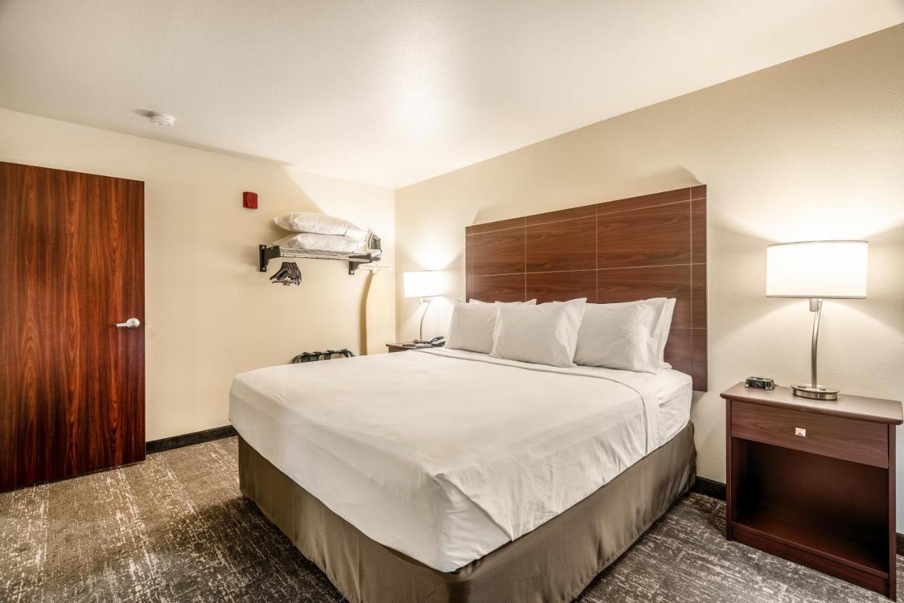 | Cobblestone Hotel & Suites - Newport