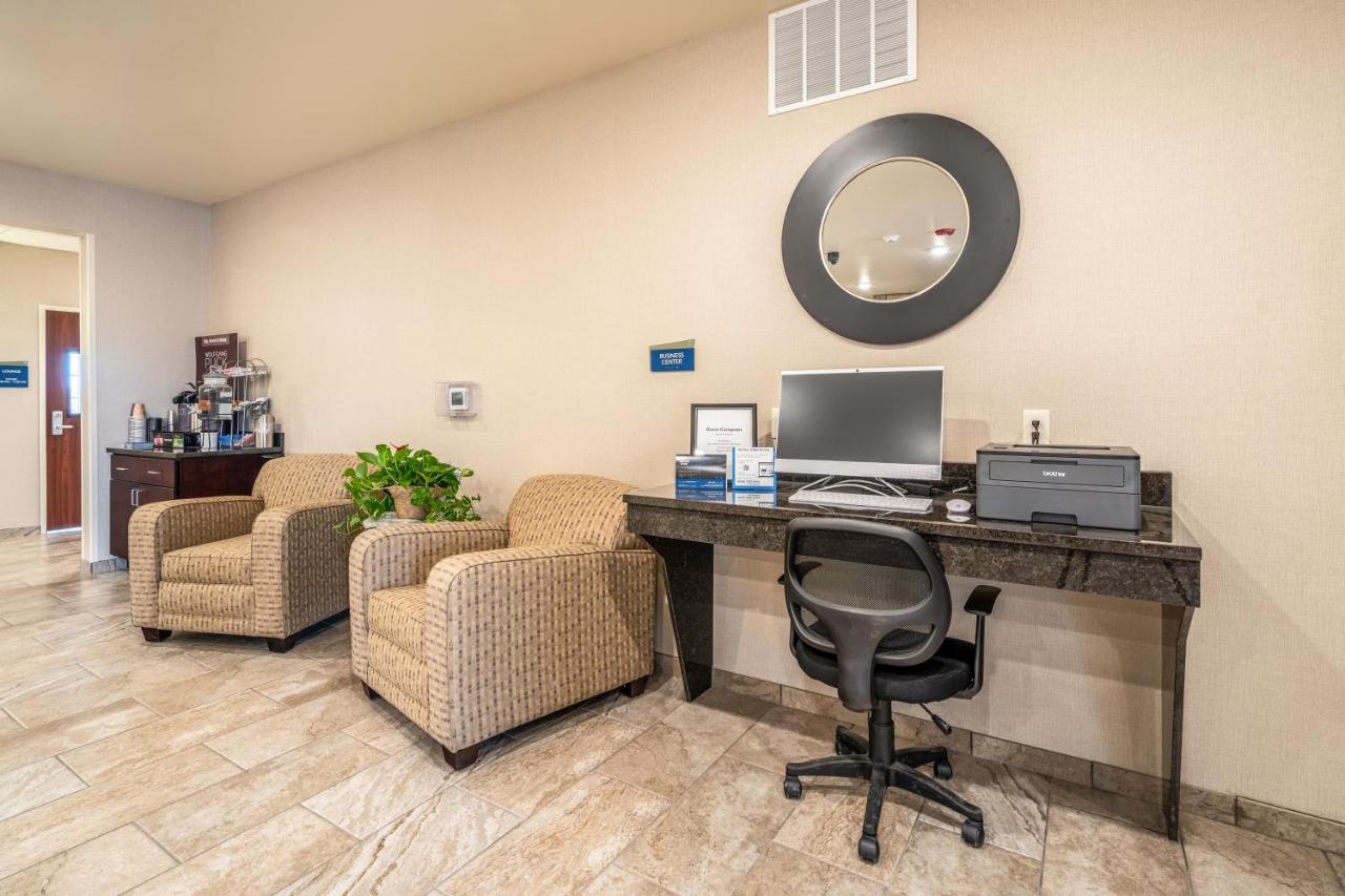 | Cobblestone Hotel & Suites - Newport