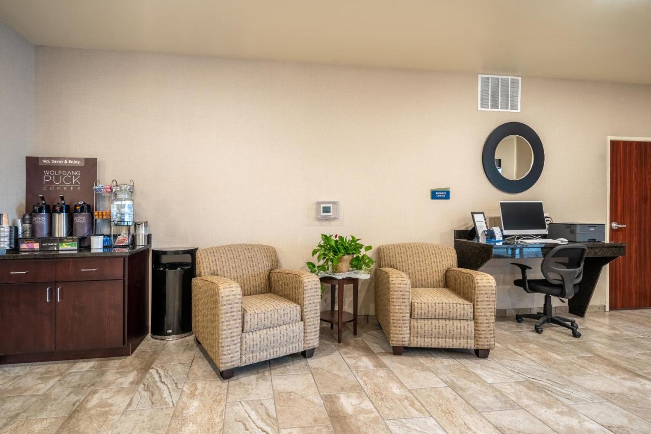 | Cobblestone Hotel & Suites - Newport