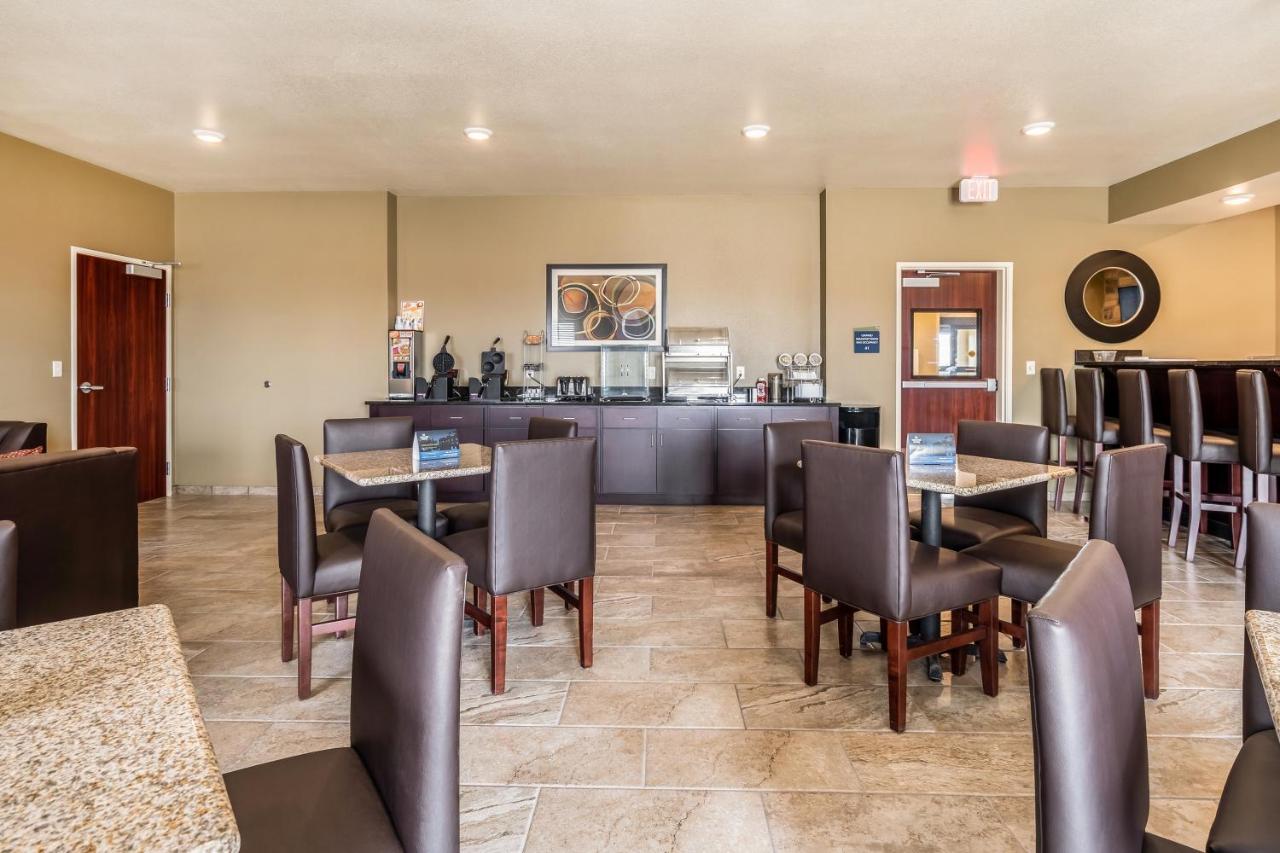 | Cobblestone Hotel & Suites - Newport