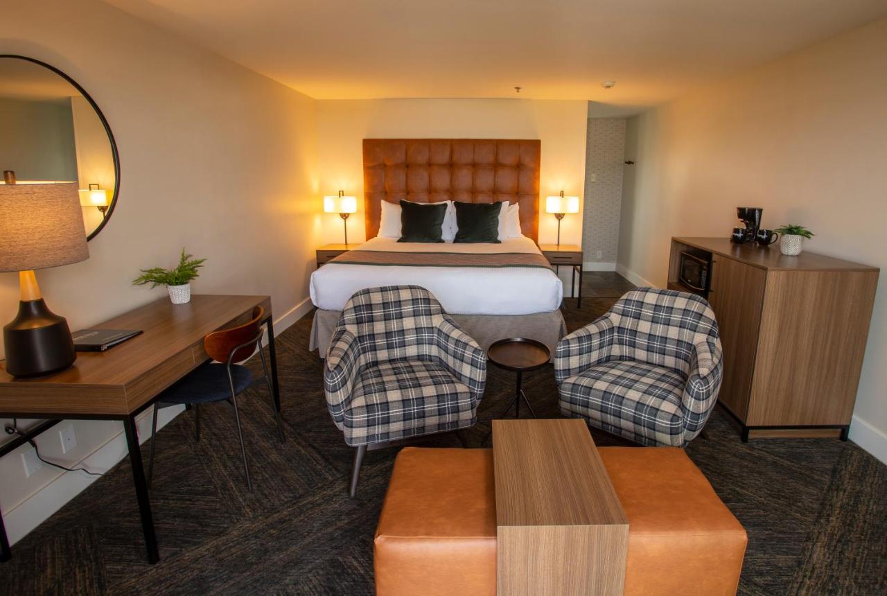| Shearwater Inn