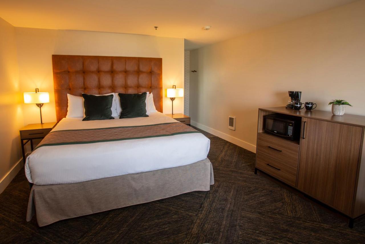| Shearwater Inn