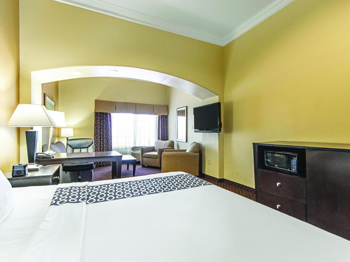  | La Quinta Inn & Suites by Wyndham Houston New Caney