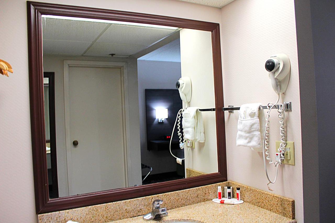 Deluxe Double Room with Two Double Beds - Non-Smoking at Baymont by Wyndham Springfield