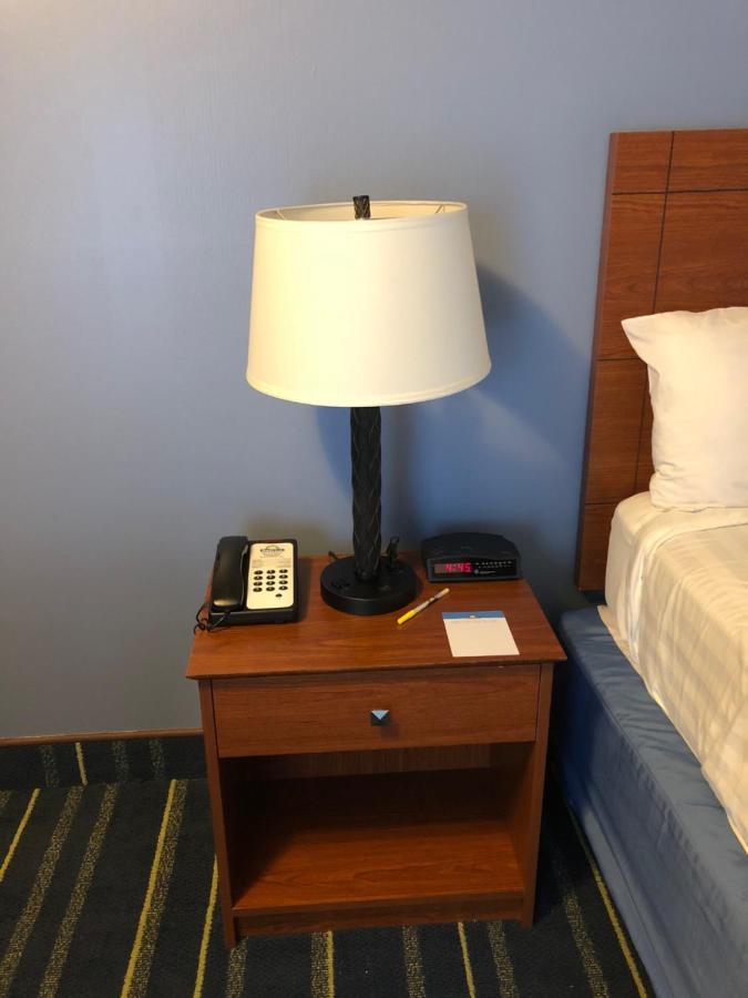 | Days Inn by Wyndham Breezewood