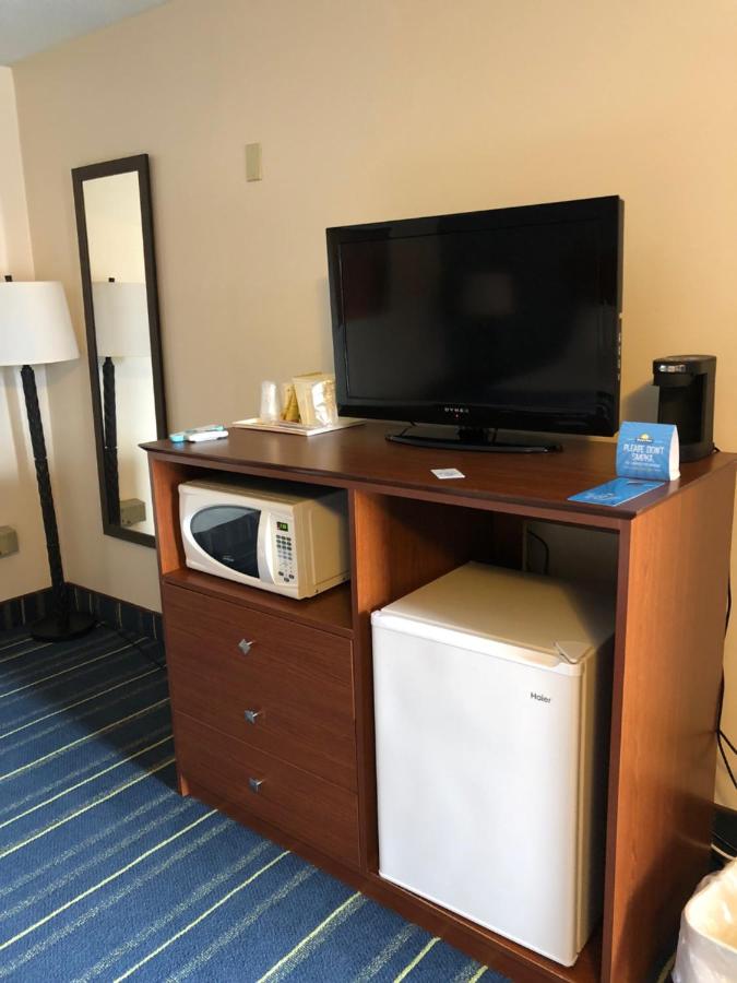 | Days Inn by Wyndham Breezewood