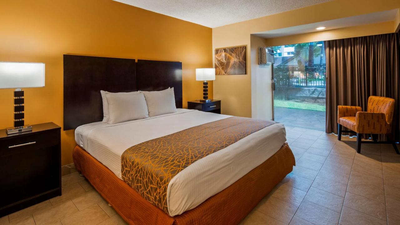 | Best Western The Plaza Hotel - Free Breakfast