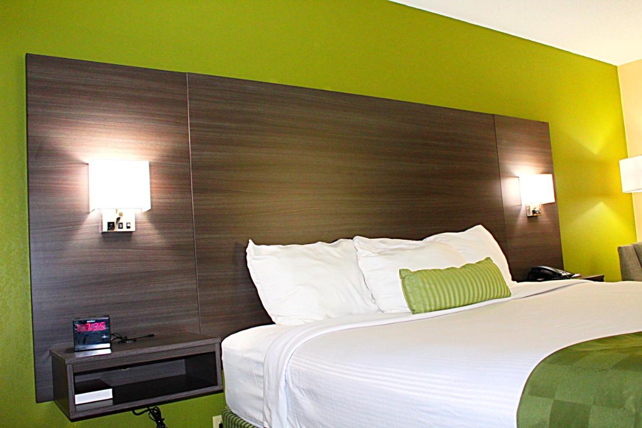 King Room - Non-Smoking at Baymont by Wyndham Springfield