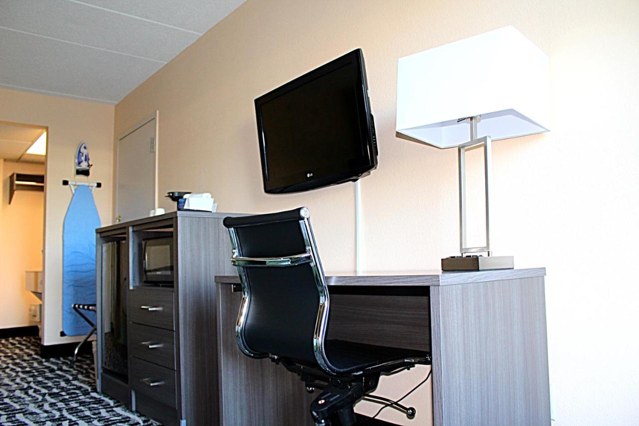 Deluxe Double Room with Two Double Beds - Non-Smoking at Baymont by Wyndham Springfield