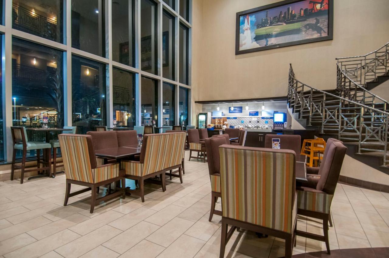  | Holiday Inn Express & Suites Houston North Intercontinental, an IHG Hotel
