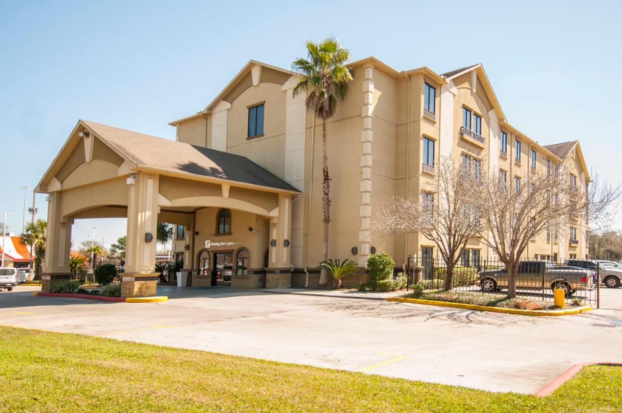  | Holiday Inn Express & Suites Houston North Intercontinental, an IHG Hotel