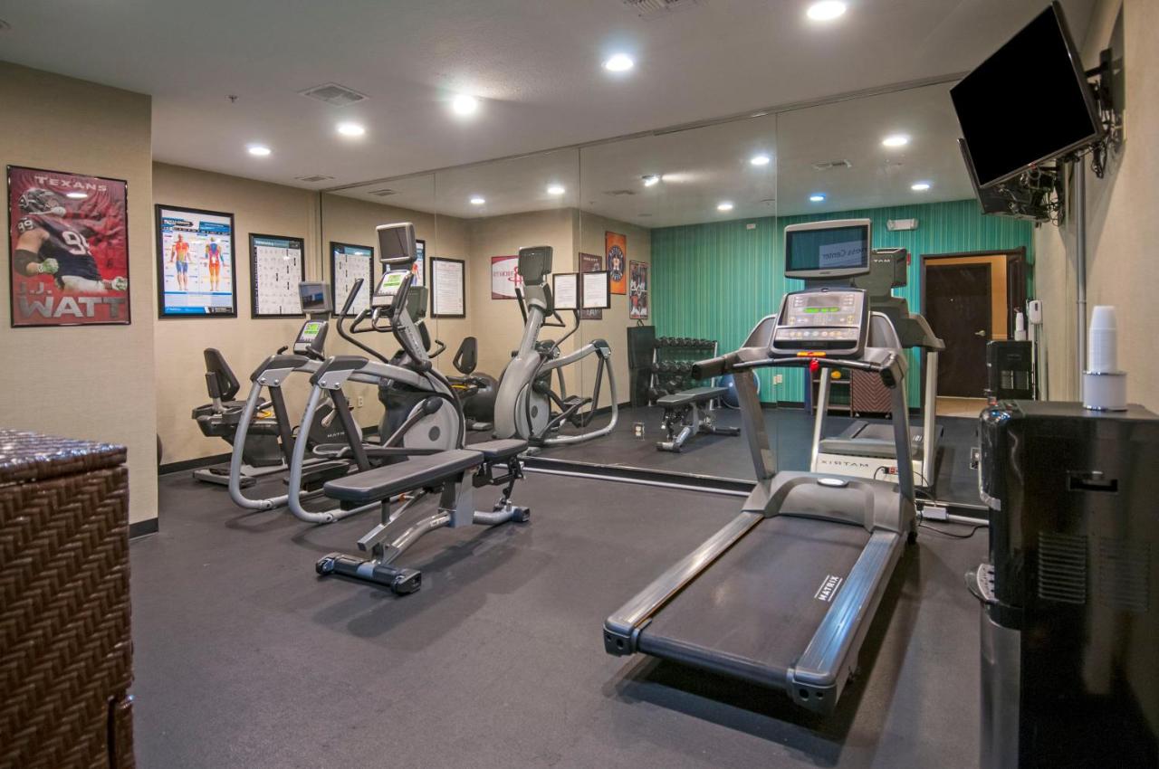  | Holiday Inn Express & Suites Houston North Intercontinental, an IHG Hotel
