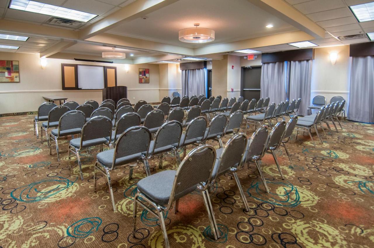  | Holiday Inn Express & Suites Houston North Intercontinental, an IHG Hotel