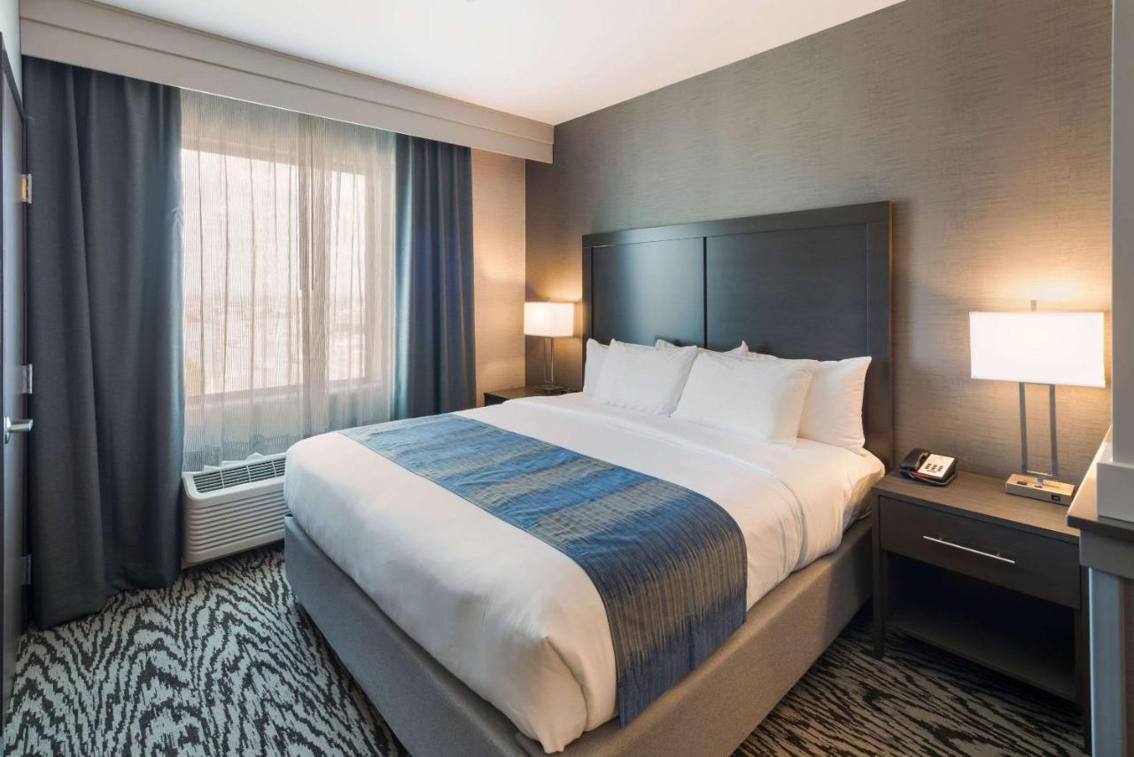 King Suite with Sofa Bed - Non-Smoking at Comfort Suites Kennewick at Southridge