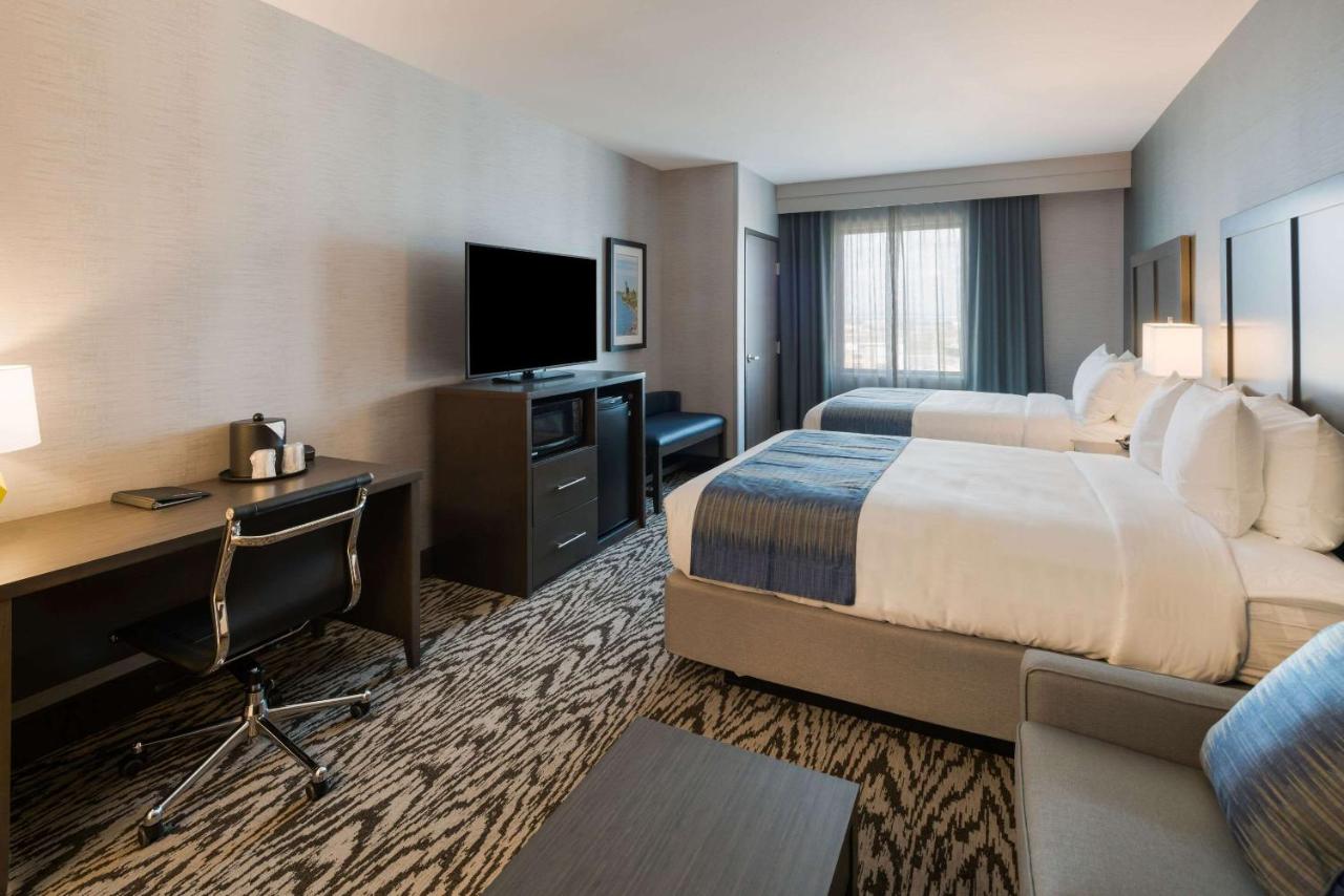 Queen Suite with Two Queen Beds and Sofa Bed - Non-Smoking at Comfort Suites Kennewick at Southridge