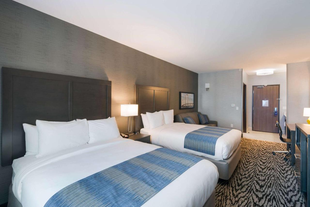 Queen Suite with Two Queen Beds and Sofa Bed - Non-Smoking at Comfort Suites Kennewick at Southridge
