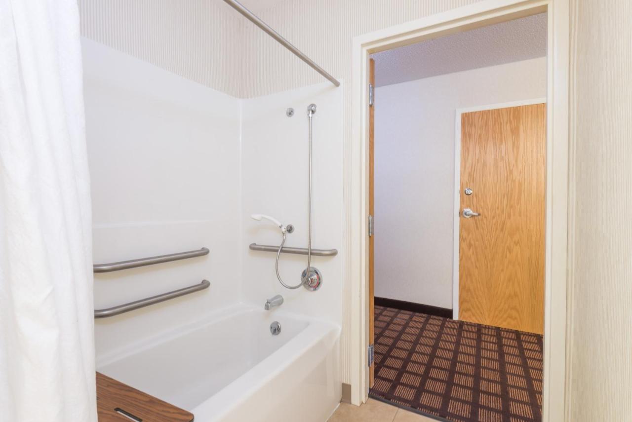 | Microtel Inn & Suites by Wyndham Uncasville