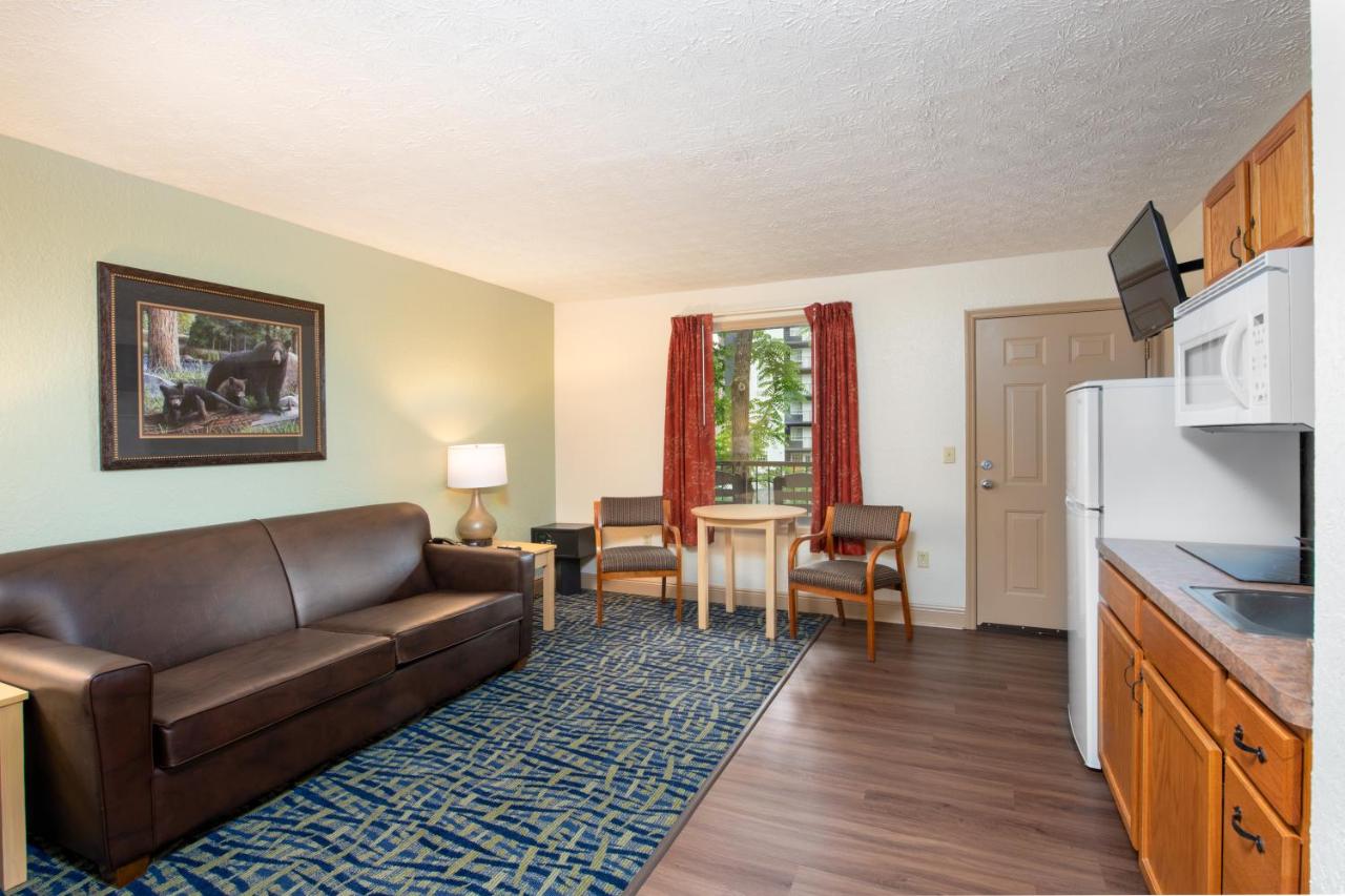King Room with Sofa Bed and Kitchenette at Creekstone Inn