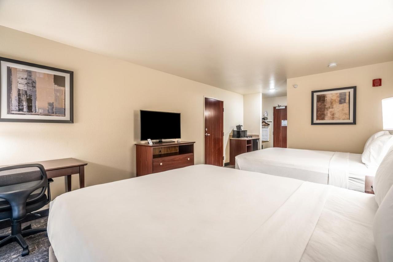 | Cobblestone Hotel & Suites - Newport