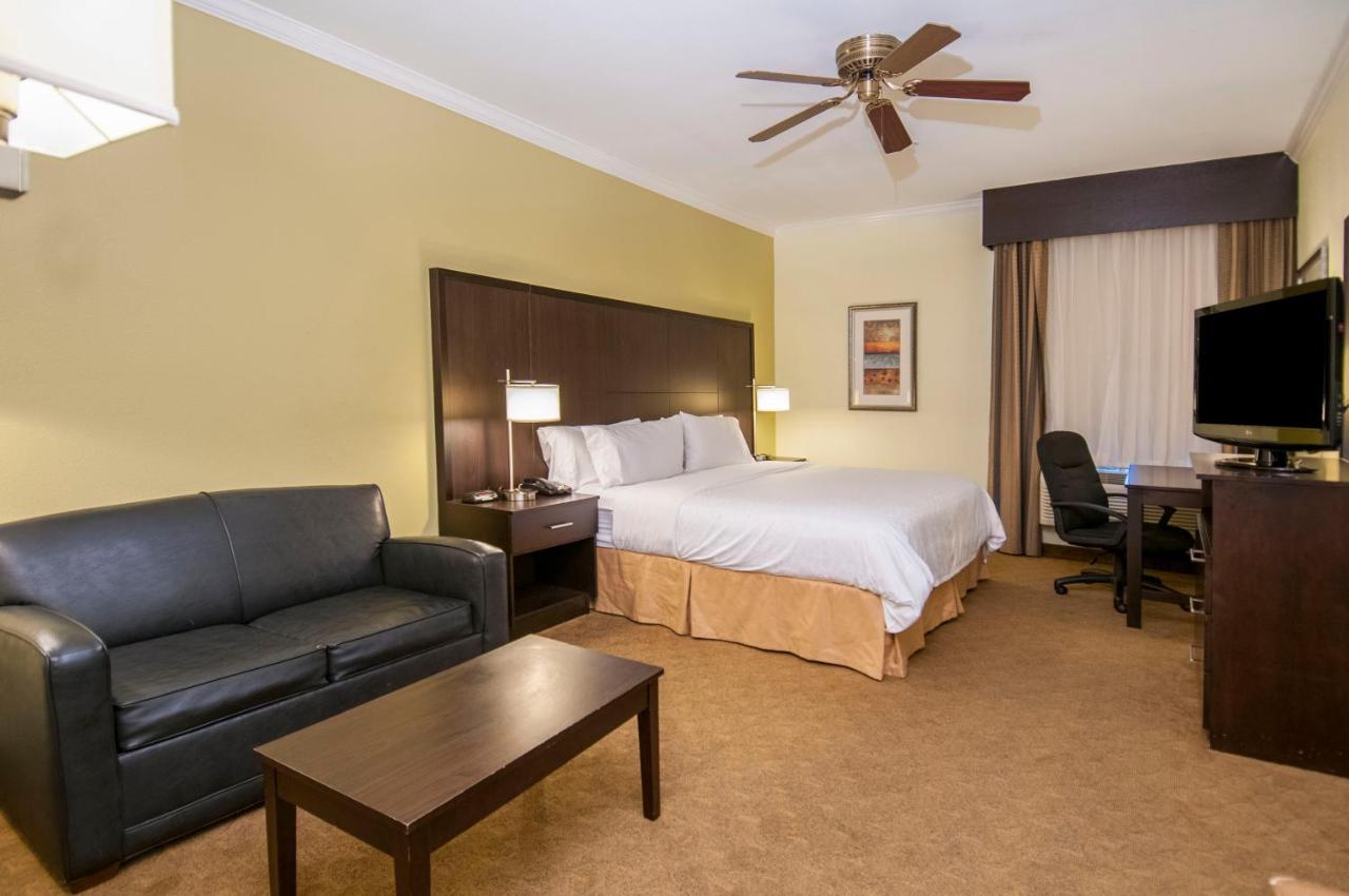  | Holiday Inn Express & Suites Houston North Intercontinental, an IHG Hotel