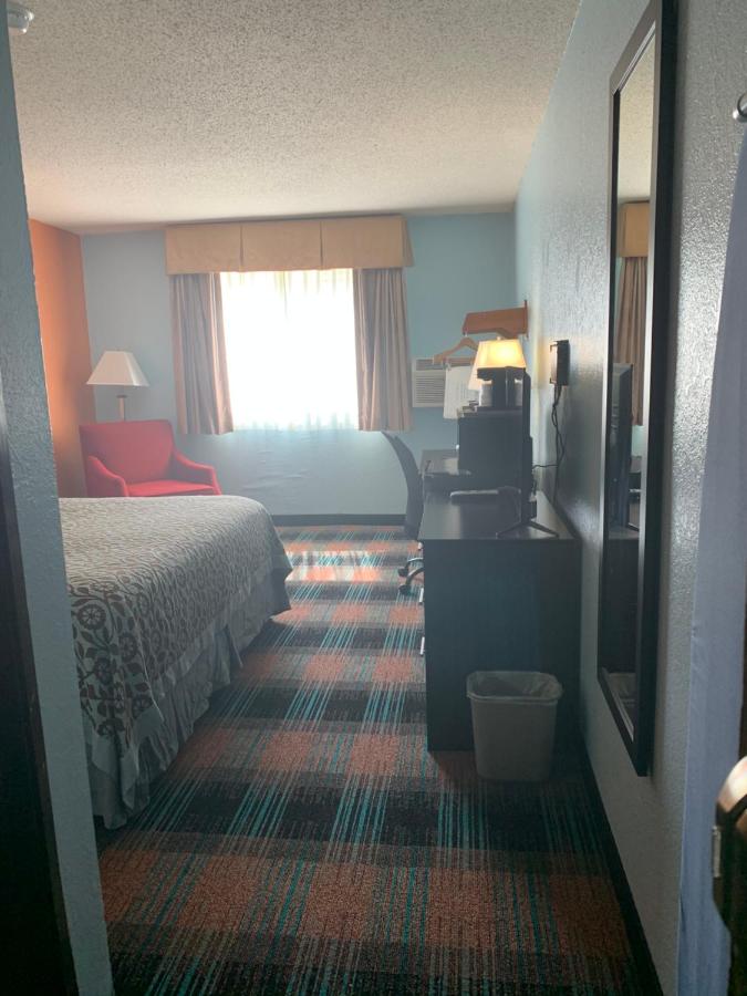 King Room - Non-Smoking at Sunrise  Inn