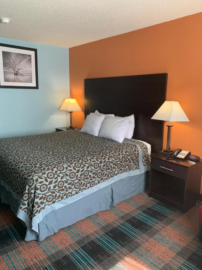 King Room - Non-Smoking at Sunrise  Inn