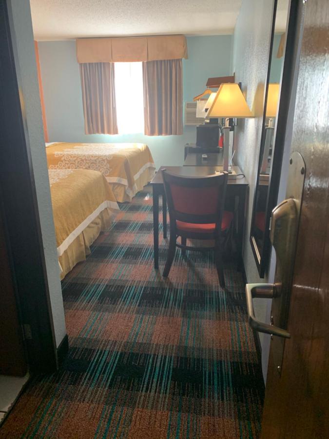 Queen Room with Two Queen Beds - Non-Smoking at Sunrise  Inn