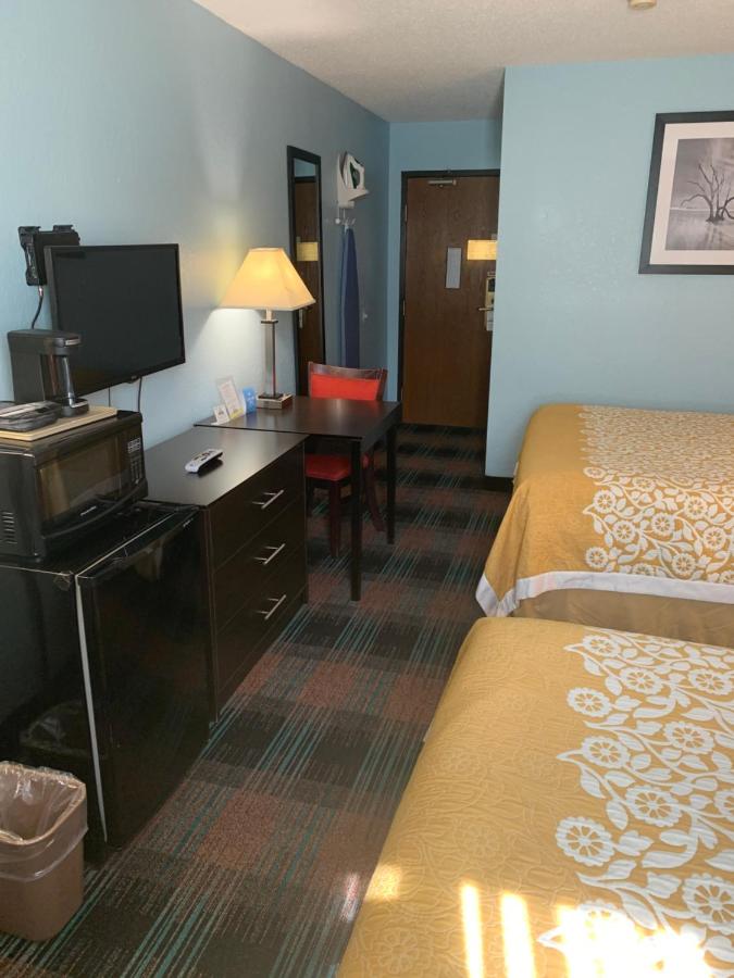 Queen Room with Two Queen Beds - Non-Smoking at Sunrise  Inn