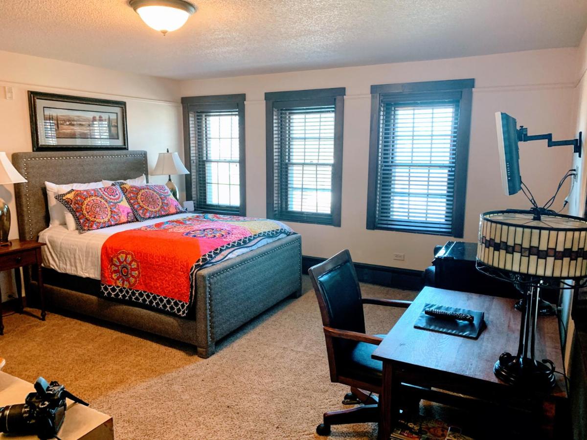 | Iowa House Historic Inn