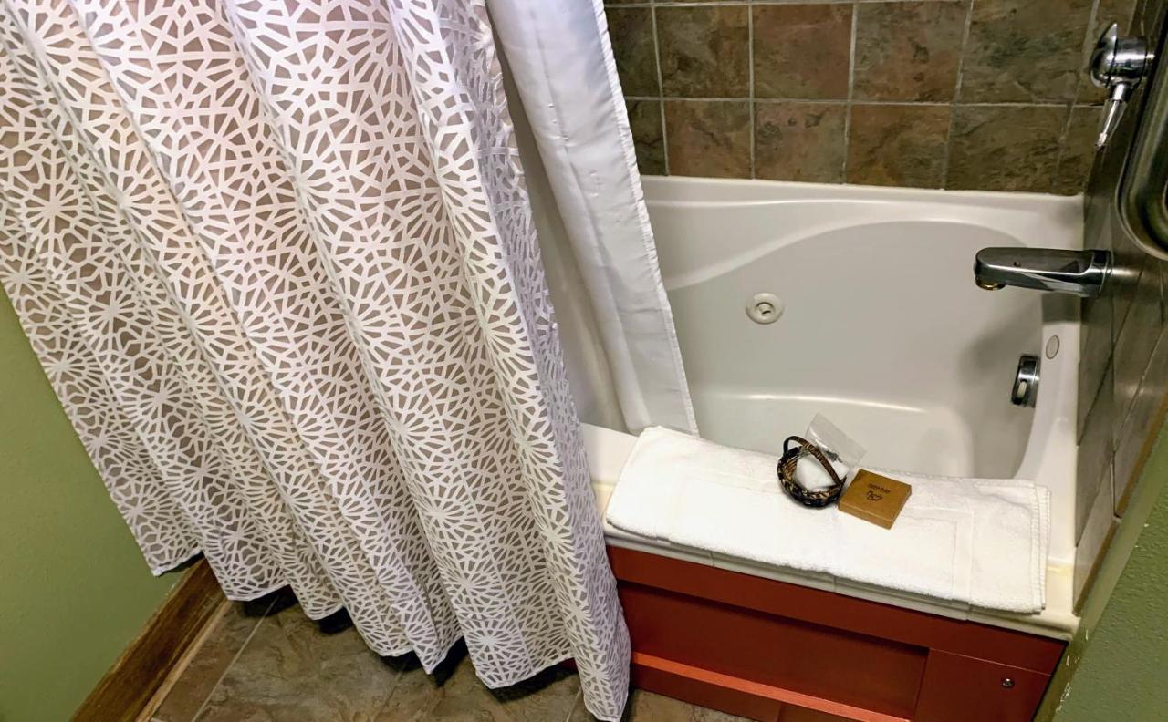  | Iowa House Historic Inn