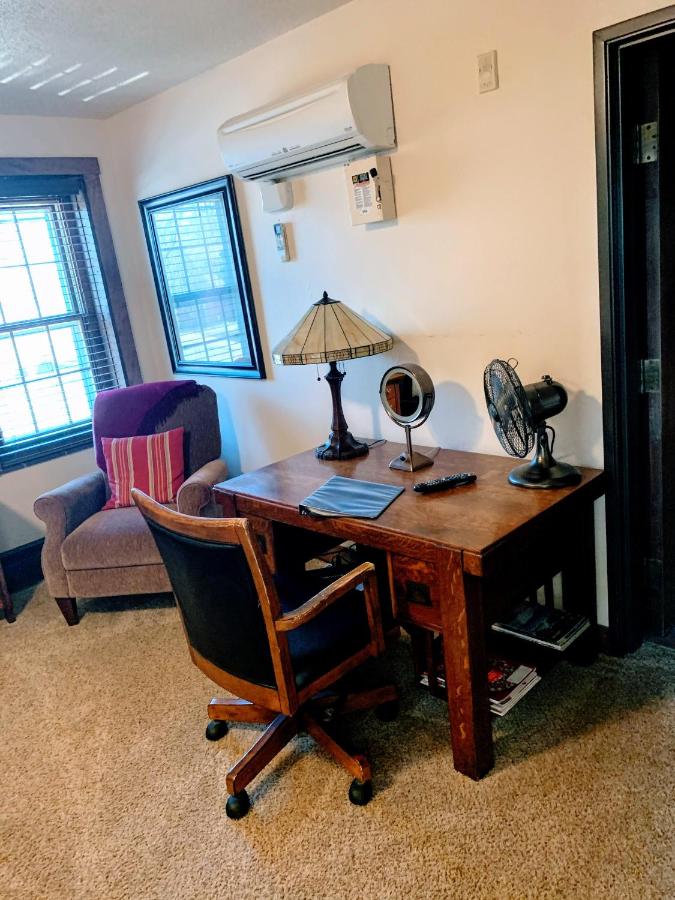 | Iowa House Historic Inn