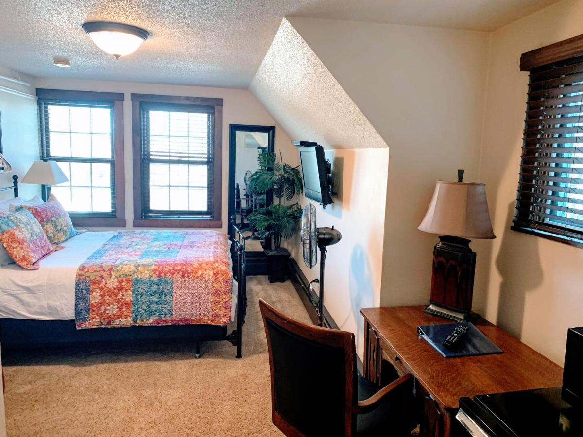 | Iowa House Historic Inn