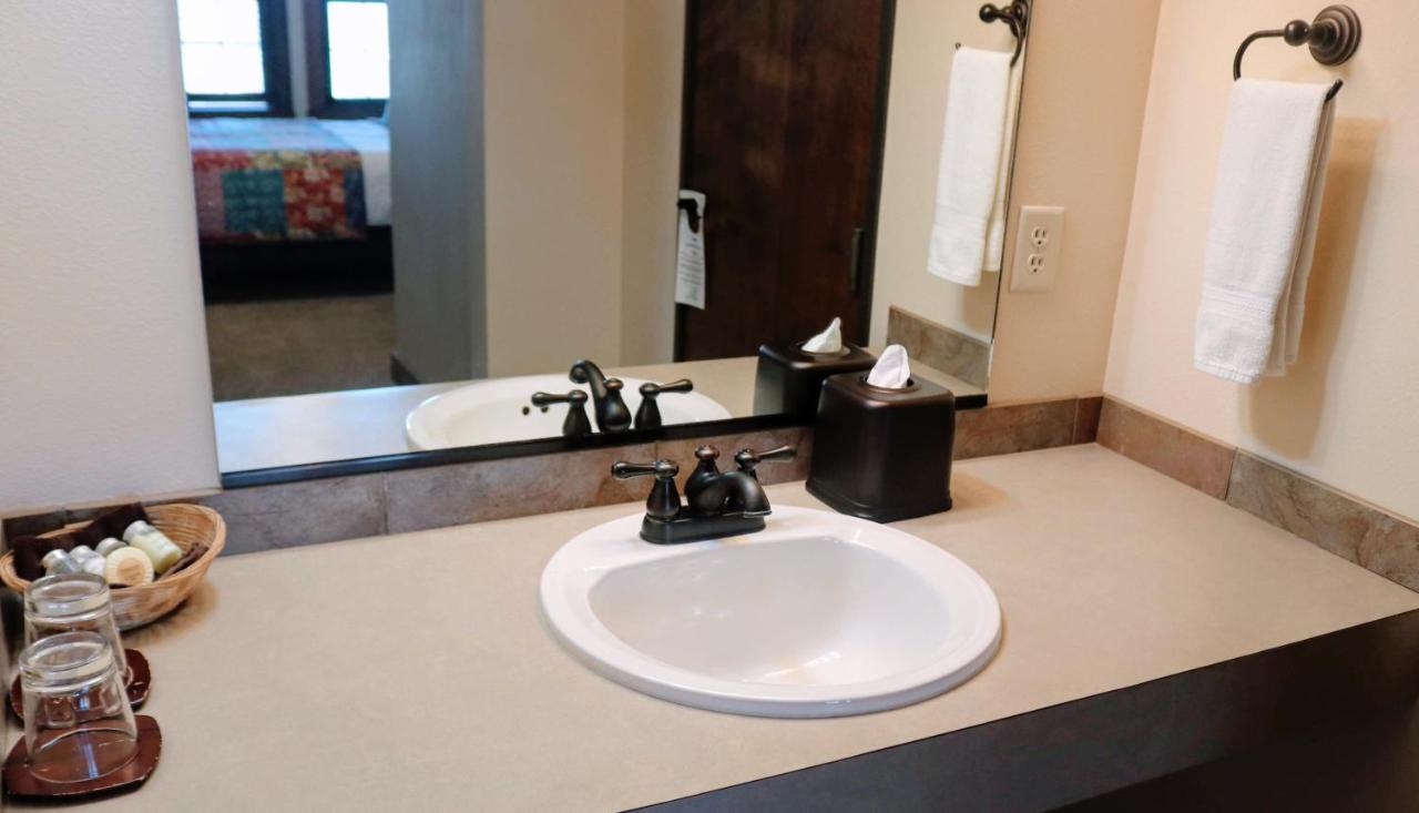 | Iowa House Historic Inn
