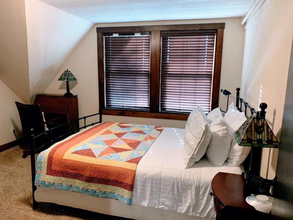 | Iowa House Historic Inn