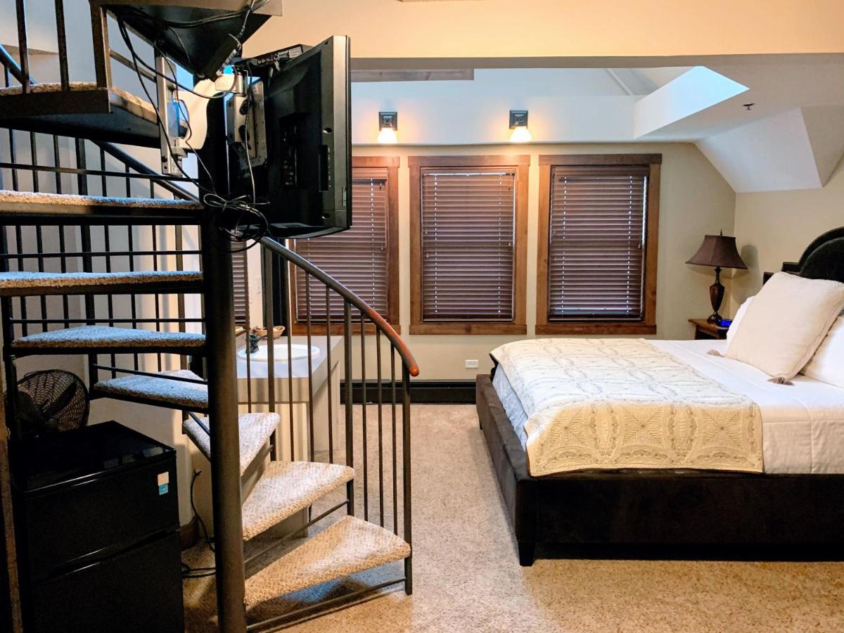 | Iowa House Historic Inn