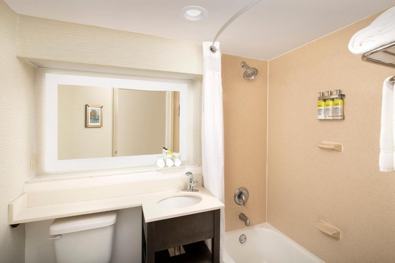 | Holiday Inn Express Hotel & Suites Annapolis, an IHG Hotel