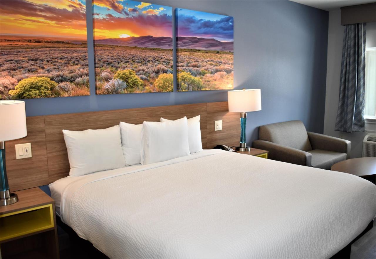 King Room - Non-Smoking at Days Inn & Suites by Wyndham Downtown/University of Houston