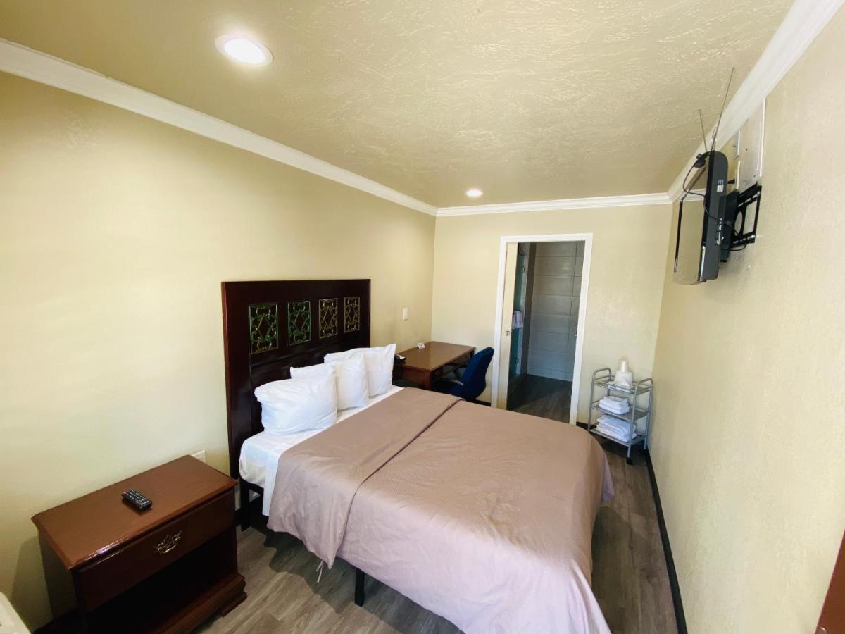 Double or Twin Room with Bathroom at Le Blanc Inn & Suites