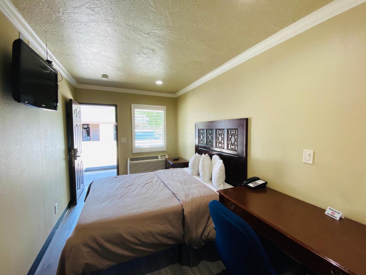Double or Twin Room with Bathroom at Le Blanc Inn & Suites