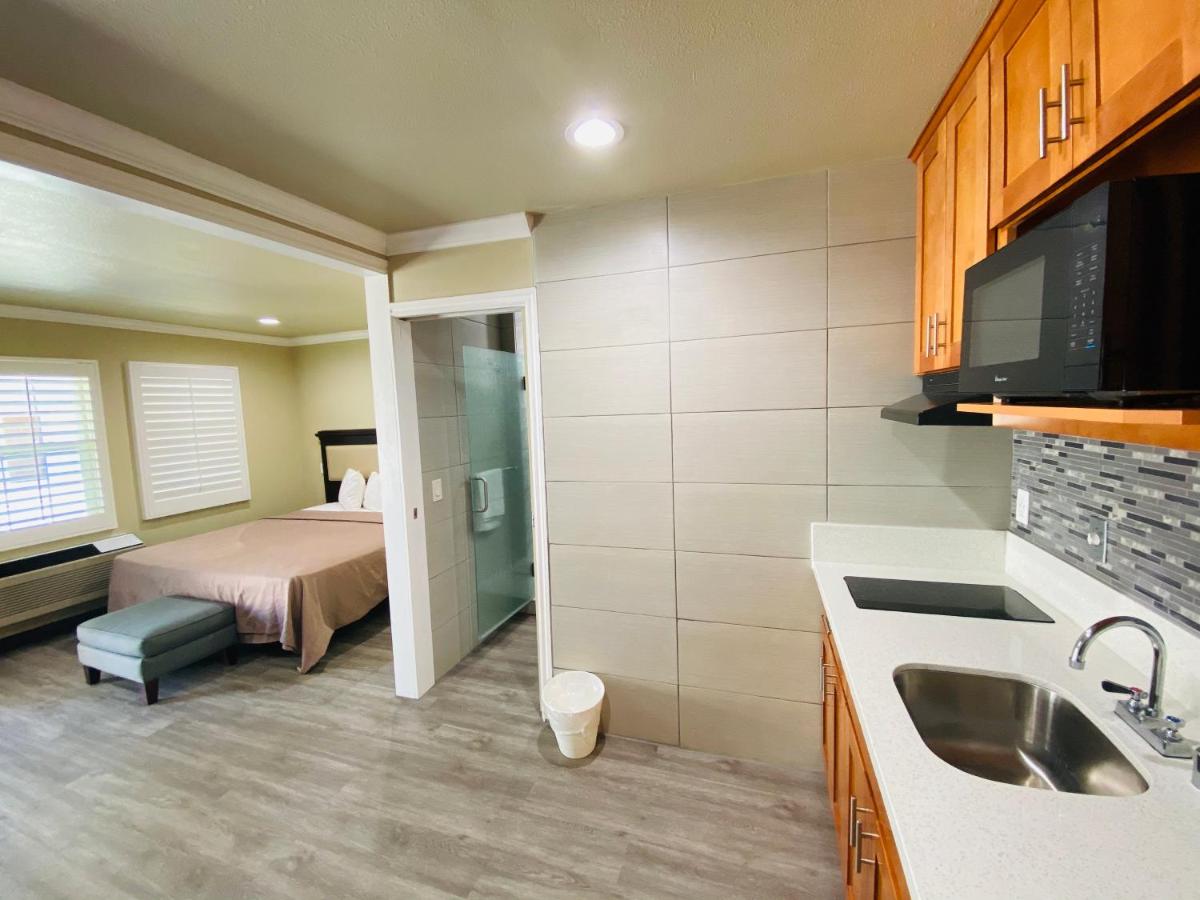 King Studio at Le Blanc Inn & Suites